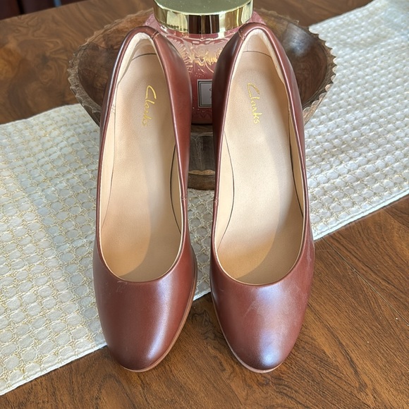 Clarks Kaylin Cara pumps. Beautiful and comfortable. Perfect for work. - Picture 4 of 4
